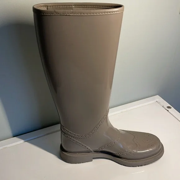 Authentic Gucci Rainboot - Picture 2 of 15